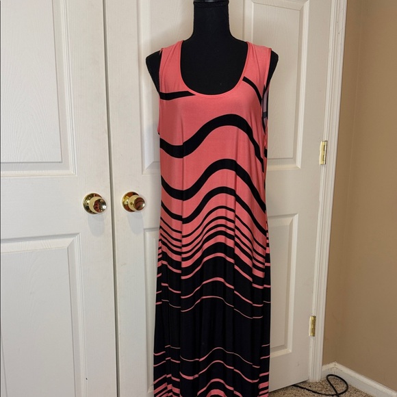 Avenue Dresses & Skirts - Avenue Coral and Black Wave Maxi Dress